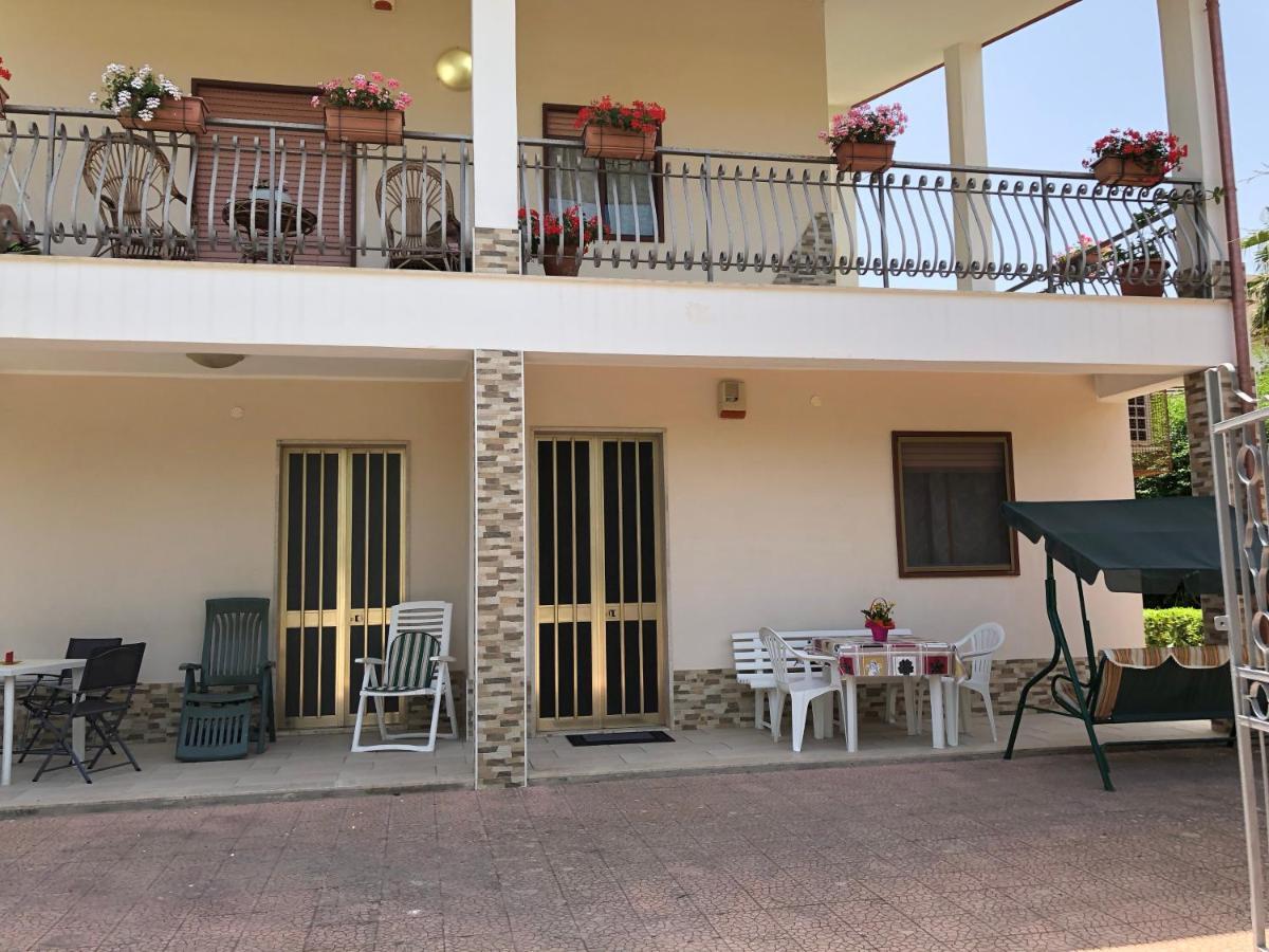 La Maison De Daniele Et Maria Apartamento Fontane Bianche Exterior foto